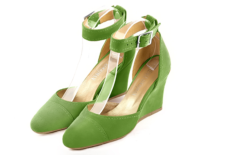 Grass green women's open side shoes, with a strap around the ankle. Round toe. High wedge heels. Front view - Florence KOOIJMAN